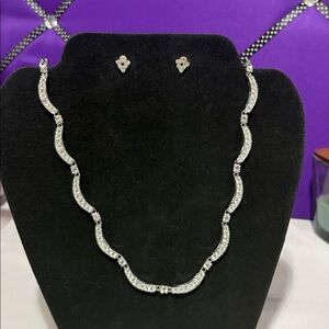 Vintage Avon Earrings & Necklace Set